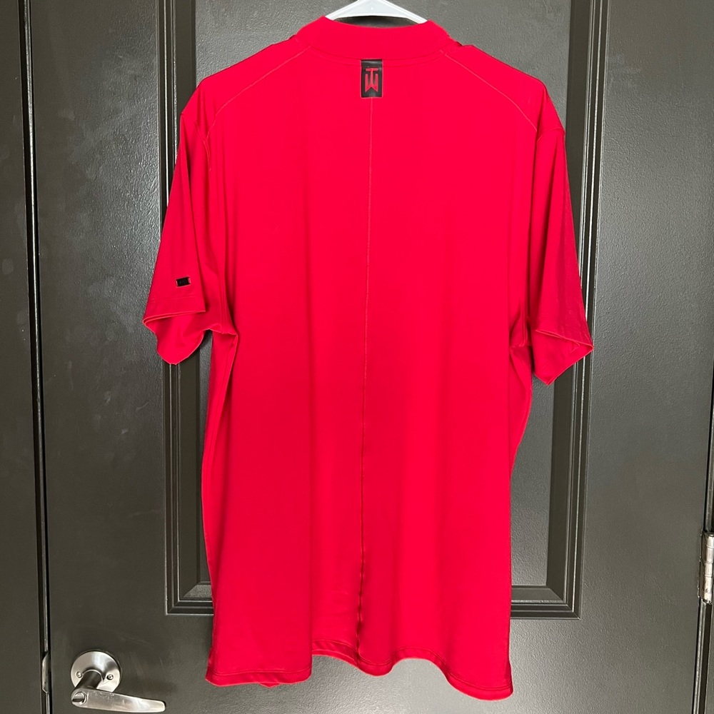 Nike Tiger Woods Dri-Fit Golf Collarless polo